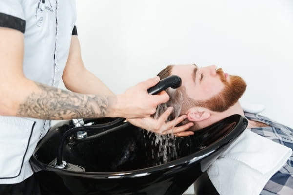 Servizio Shampoo Capelli Uomo Servizio Shampoo Capelli Uomo